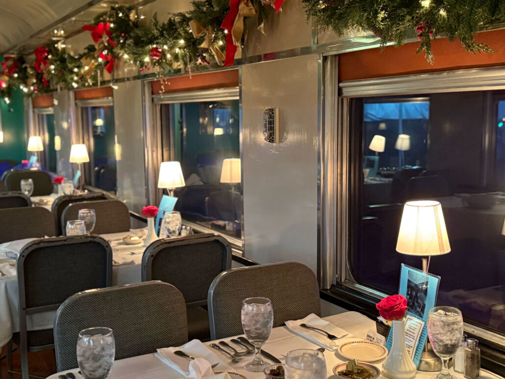Tvrail Tour Dining Car Holiday Decorations Tables Lamps
