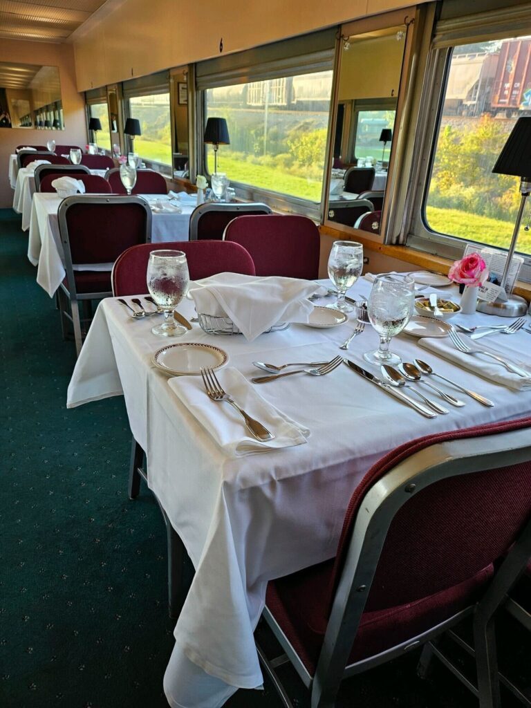 tvrail_tour-dining-car-table-setting-train Tvrail Tour Dining Car Table Setting Train