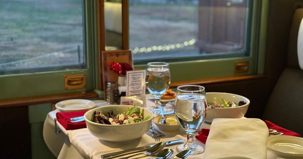 tvrail_tour-dining-table-train-salad-water Tvrail Tour Dining Table Train Salad Water