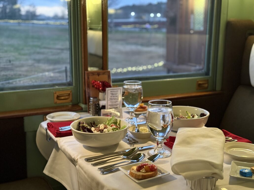 tvrail_tour-dining-table-train-window-salad Tvrail Tour Dining Table Train Window Salad