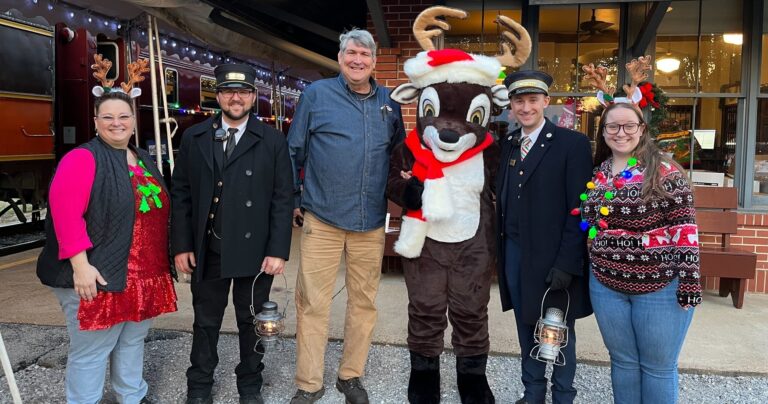 tvrail_tour-holiday-train-costumed-characters Tvrail Tour Holiday Train Costumed Characters