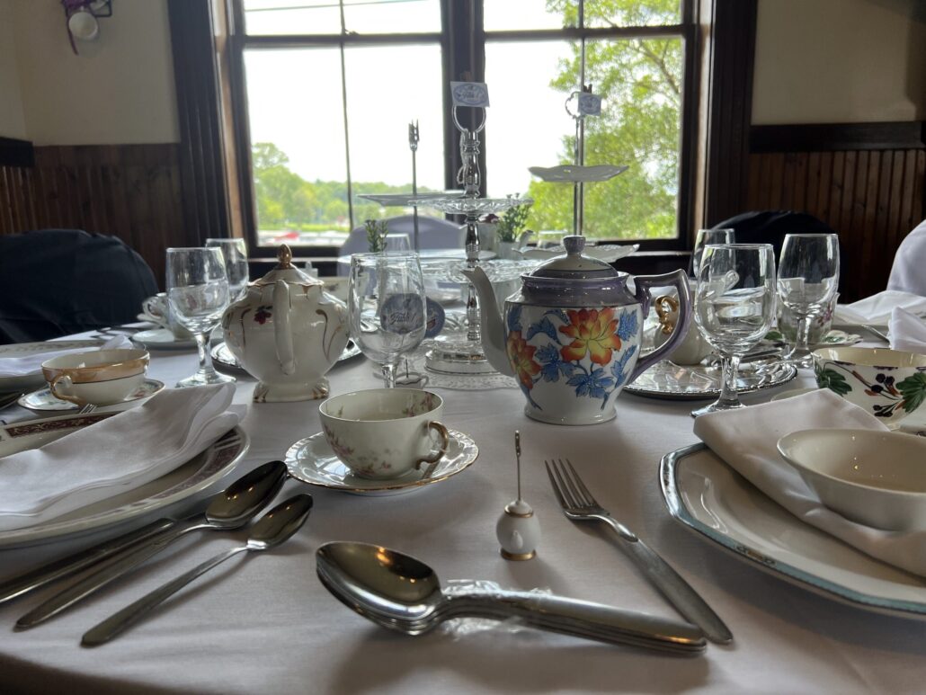 Tvrail Tour Tea Set Elegant Table Setting