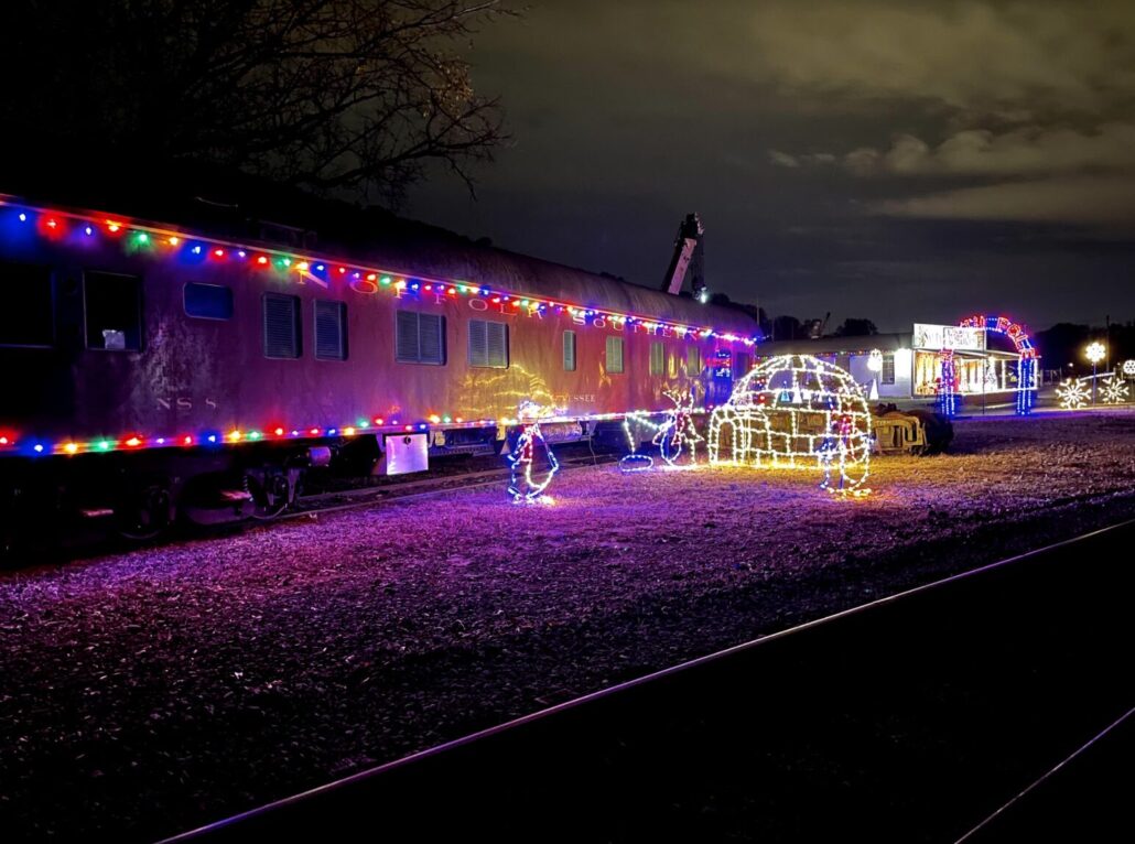 tvrail_tour-train-car-holiday-lights-igloo Tvrail Tour Train Car Holiday Lights Igloo