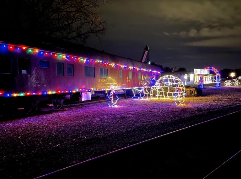 tvrail_tour-train-car-holiday-lights-igloo Tvrail Tour Train Car Holiday Lights Igloo