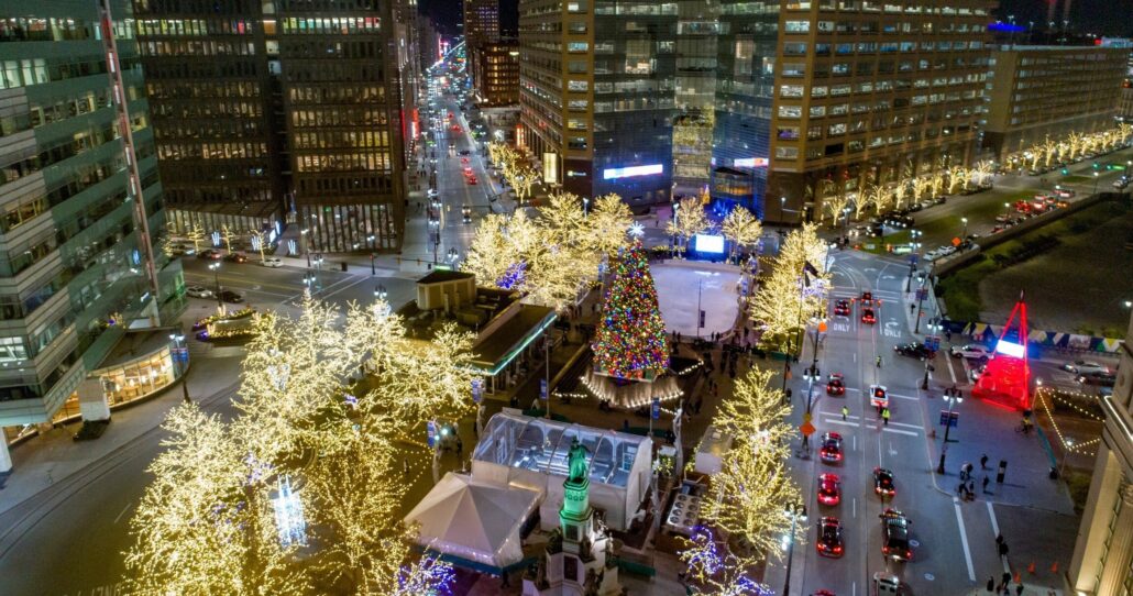 Undergrounddonutour Tour City Lights Holiday Tree Traffic