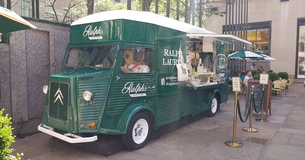 undergrounddonutour_tour-coffee-truck-green-outdoor-seating Undergrounddonutour Tour Coffee Truck Green Outdoor Seating