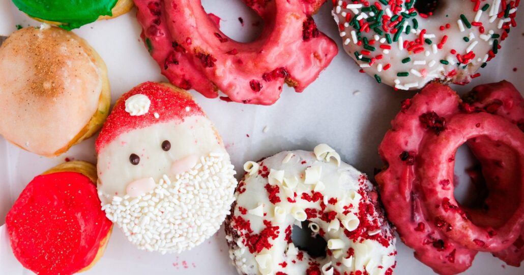 undergrounddonutour_tour-decorated-donuts-holiday-sprinkles Undergrounddonutour Tour Decorated Donuts Holiday Sprinkles