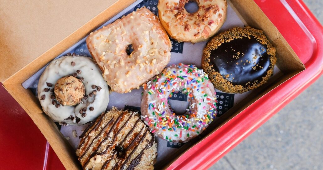 undergrounddonutour_tour-donuts-box-chocolate-sprinkles Undergrounddonutour Tour Donuts Box Chocolate Sprinkles