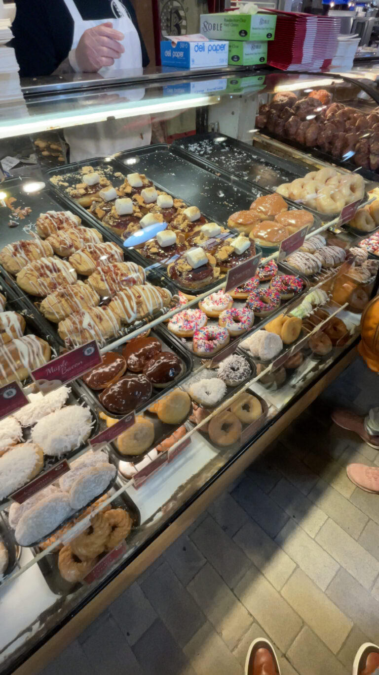 undergrounddonutour_tour-donuts-pastries-display-glass Undergrounddonutour Tour Donuts Pastries Display Glass