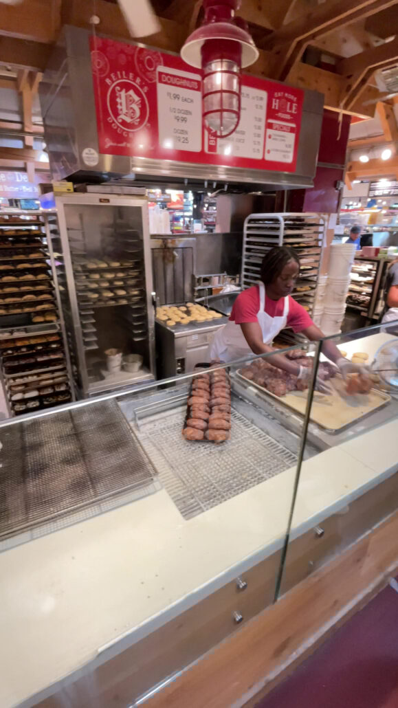 undergrounddonutour_tour-doughnuts-bakery-worker-display Undergrounddonutour Tour Doughnuts Bakery Worker Display