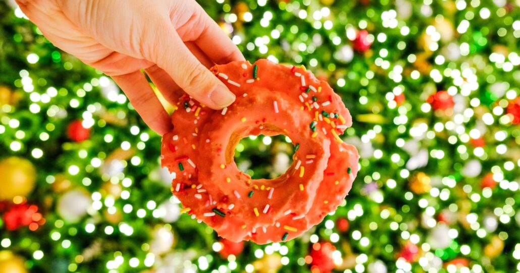 undergrounddonutour_tour-hand-donut-sprinkles-christmas-tree Undergrounddonutour Tour Hand Donut Sprinkles Christmas Tree