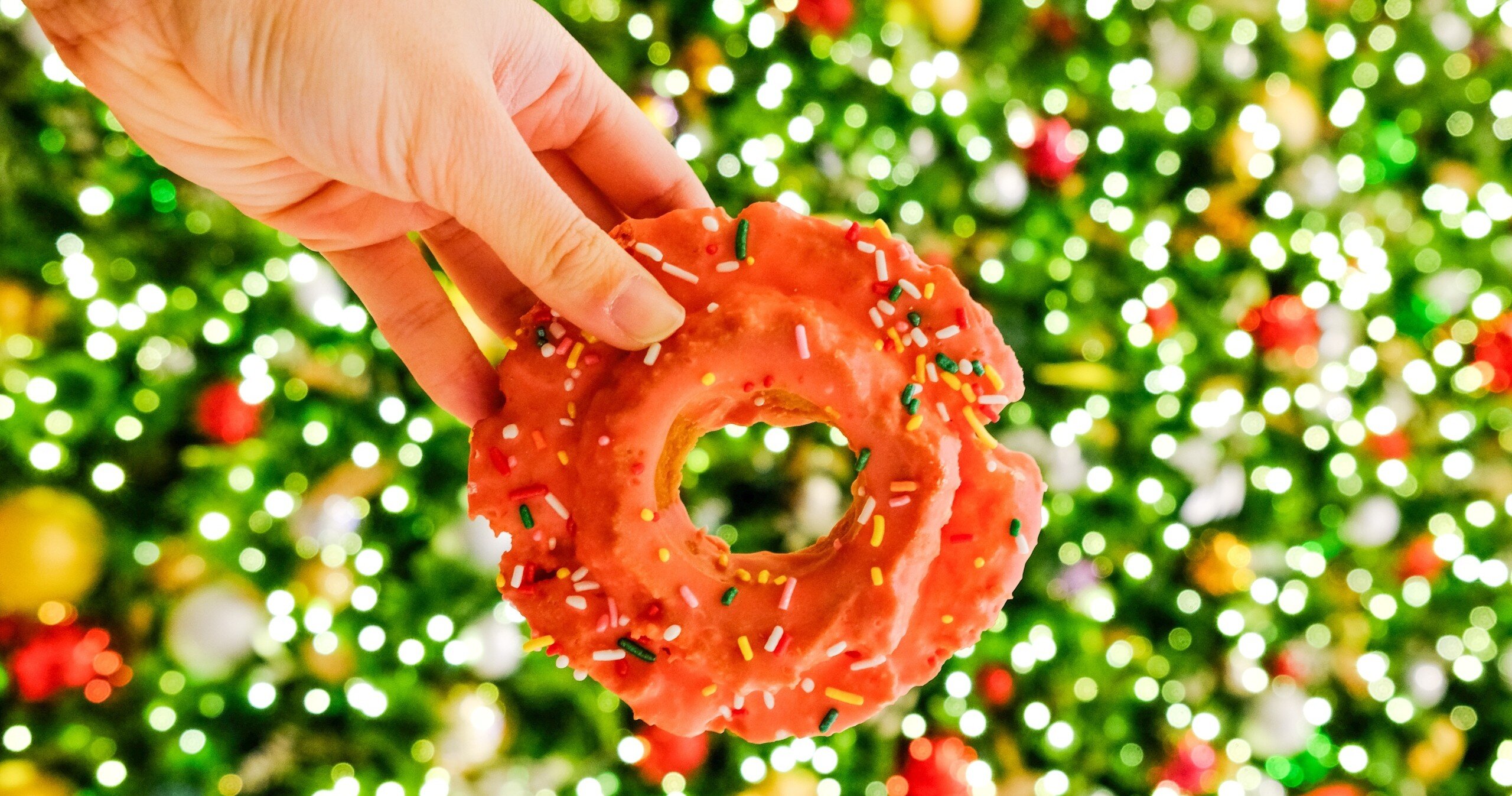 undergrounddonutour_tour-hand-pink-donut-christmas-tree Undergrounddonutour Tour Hand Pink Donut Christmas Tree