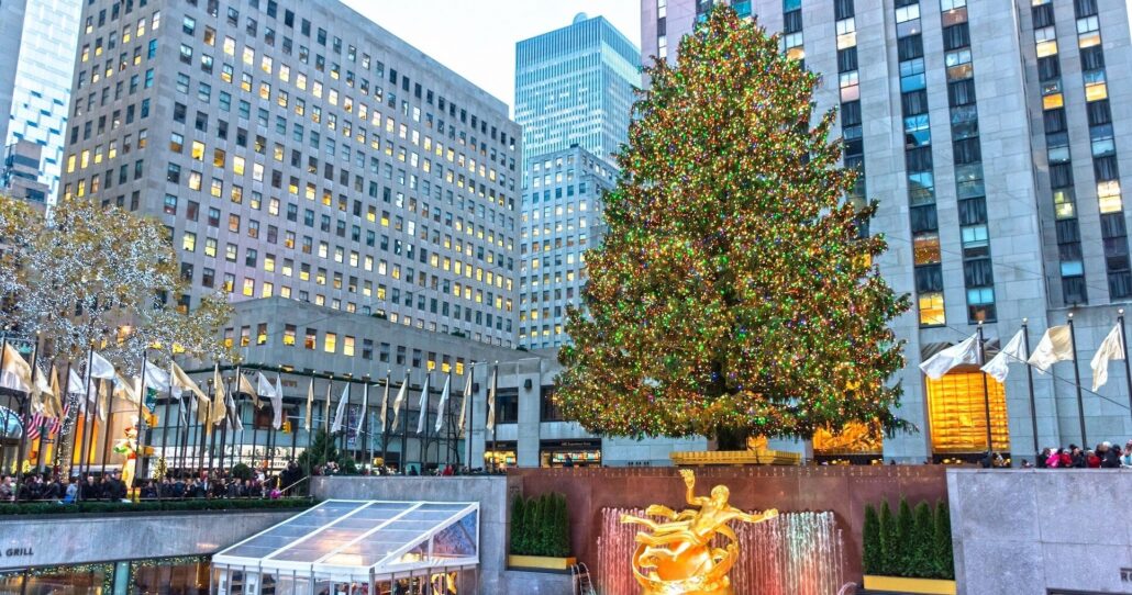 undergrounddonutour_tour-holiday-tree-golden-statue-skyscrapers Undergrounddonutour Tour Holiday Tree Golden Statue Skyscrapers