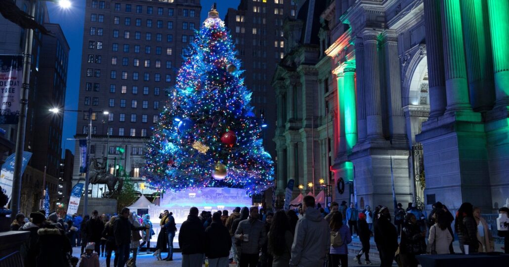 undergrounddonutour_tour-holiday-tree-lights-crowd-night Undergrounddonutour Tour Holiday Tree Lights Crowd Night