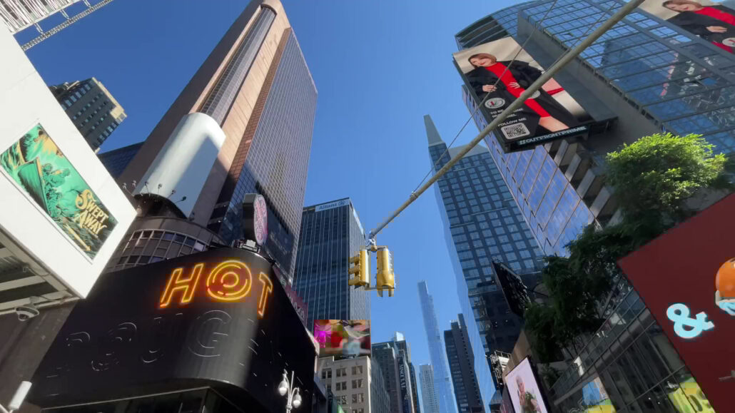 undergrounddonutour_tour-skyscrapers-billboards-yellow-light Undergrounddonutour Tour Skyscrapers Billboards Yellow Light