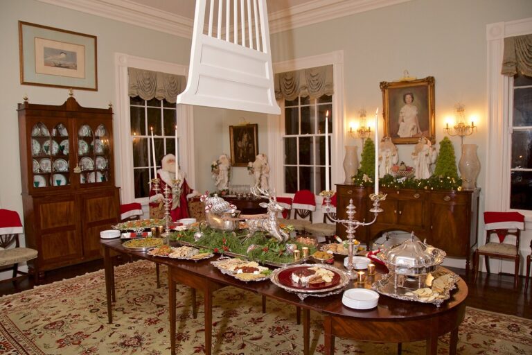 visitnatchez_tour-christmas-table-decorations-santa Visitnatchez Tour Christmas Table Decorations Santa