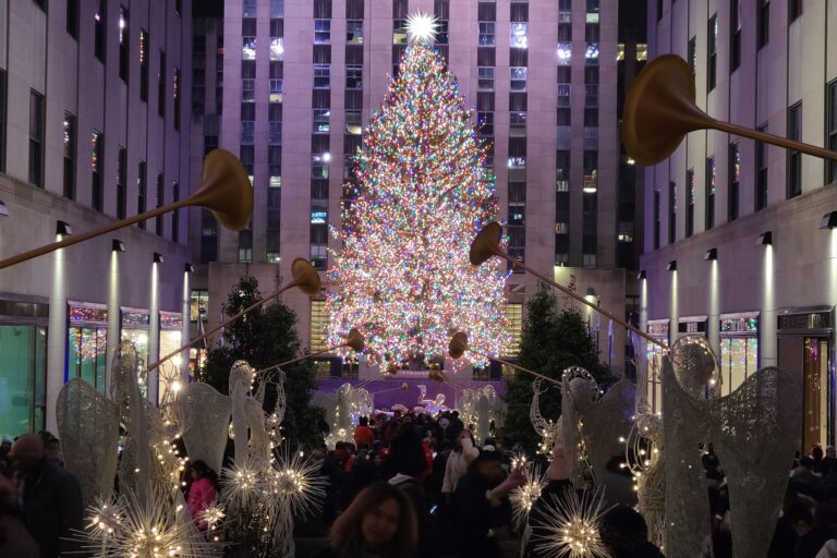 Walksnyc Tour Holiday Tree Angel Displays Crowd