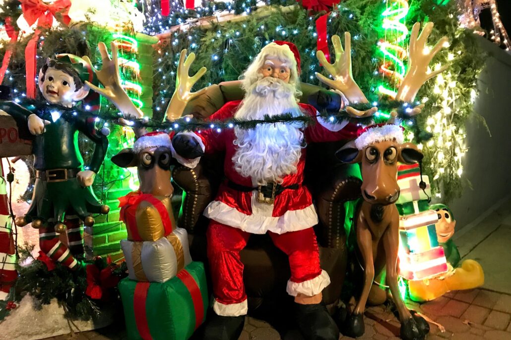 Walksnyc Tour Santa Reindeer Elf Christmas Decor