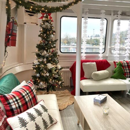 Waterwayscruises Tour Boat Tour Decorated Living Space